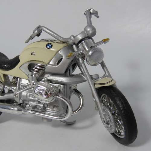 BMW R1200 C die-cast motorcycle - James Bond 007 - scale 1/18