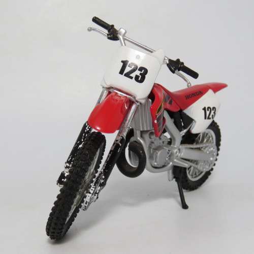 Maisto Honda CR250R dirt bike die-cast motorcycle - scale 1/18