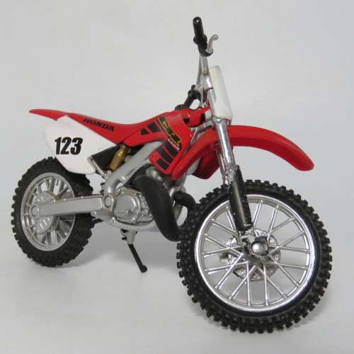 Maisto Honda CR250R dirt bike die-cast motorcycle - scale 1/18