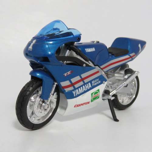 Welly Yamaha TZ250M die-cast motorcycle - scale 1/18 - tyres repaired