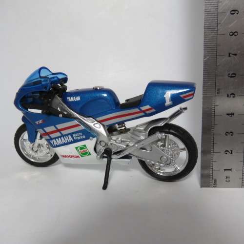 Welly Yamaha TZ250M die-cast motorcycle - scale 1/18 - tyres repaired