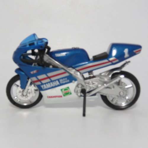 Welly Yamaha TZ250M die-cast motorcycle - scale 1/18 - tyres repaired