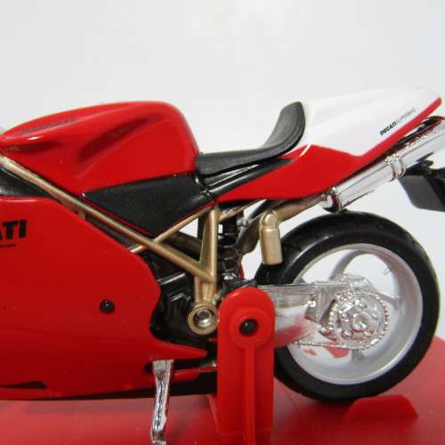 Maisto Ducati 998 R die-cast motorcycle - scale 1/18 in box