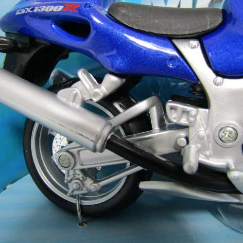 Maisto Suzuki GSX 1300 R Hayanusa die-cast motorcycle - scale 1/12 in bo