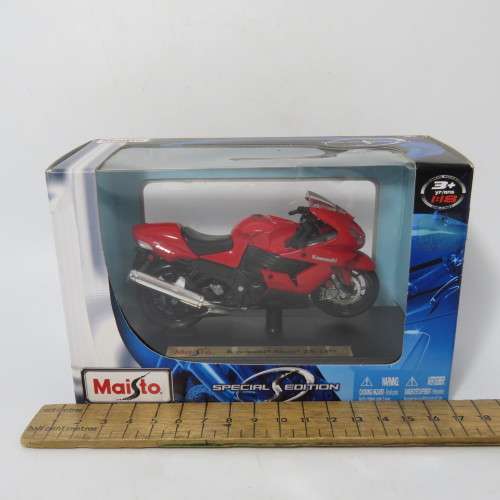 Maisto Kawasaki Ninja ZX-14 die-cast motorcycle - Scale 1/18 in box