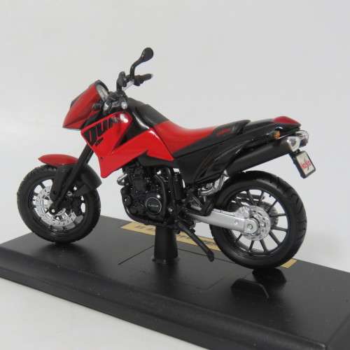 Maisto KTM 640 Duke II die-cast motorcycle - Scale 1/18 in box