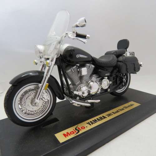 Maisto 2001 Yamaha Road Star Silverado model motorcycle - Scale 1/18