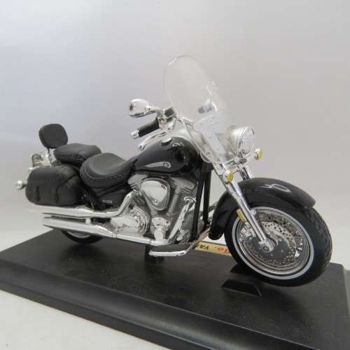 Maisto 2001 Yamaha Road Star Silverado model motorcycle - Scale 1/18