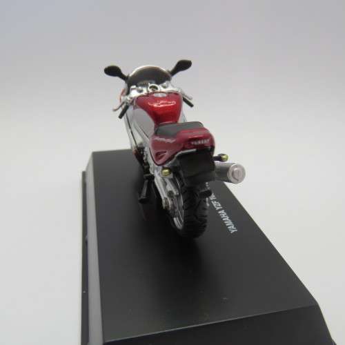 NewRay Yamaha YZF 1000 R Thunderace model motorcycle in case - Scale 1/32