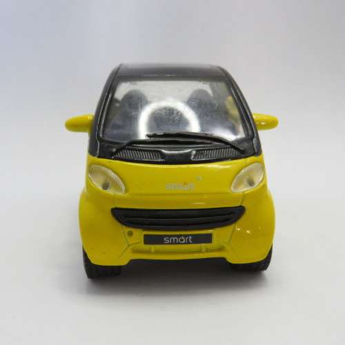 Maisto Smart City-Coupe model car - Pull back action - Scale 1/39
