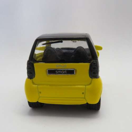 Maisto Smart City-Coupe model car - Pull back action - Scale 1/39