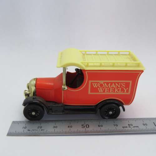 Days Gone Lledo 1926 Bull-Nose Morris - Woman`s Weekly - Issue 23