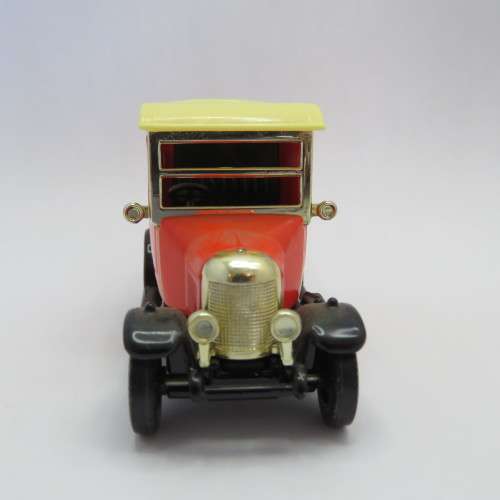 Days Gone Lledo 1926 Bull-Nose Morris - Woman`s Weekly - Issue 23