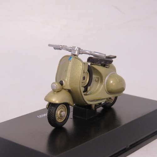 NewRay 1952 Vespa 125 6 Giorni model motorcycle in case - Scale 1/32