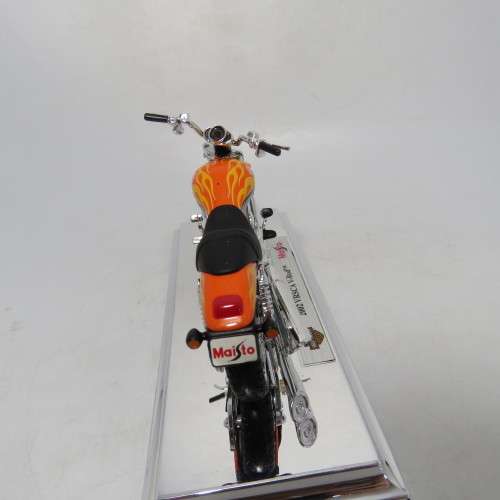 Maisto 2002 Harley Davidson VRSCA V-rod model motorcycle - American Legend series - Scale 1/18