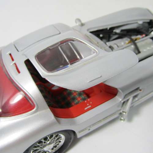 Maisto 1955 Mercedes-Benz 300 SLR Coupe model car - scale 1/18