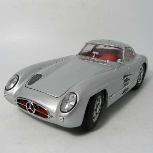 Maisto 1955 Mercedes-Benz 300 SLR Coupe model car - scale 1/18