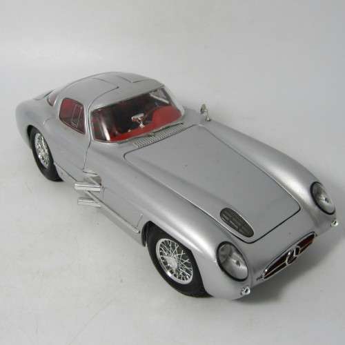 Maisto 1955 Mercedes-Benz 300 SLR Coupe model car - scale 1/18