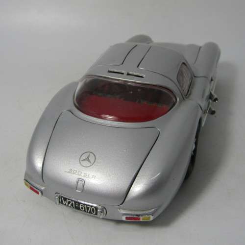Maisto 1955 Mercedes-Benz 300 SLR Coupe model car - scale 1/18