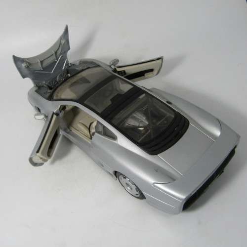 Maisto Jaguar XJ220 model car - scale 1/18