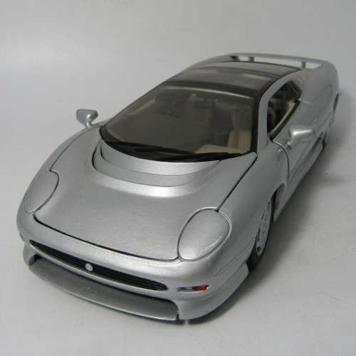 Maisto Jaguar XJ220 model car - scale 1/18