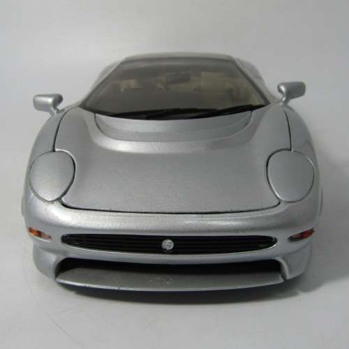 Maisto Jaguar XJ220 model car - scale 1/18