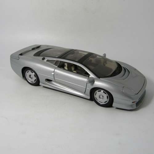 Maisto Jaguar XJ220 model car - scale 1/18