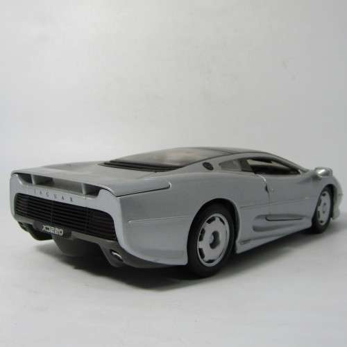 Maisto Jaguar XJ220 model car - scale 1/18