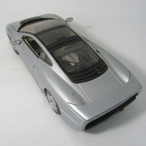 Maisto Jaguar XJ220 model car - scale 1/18