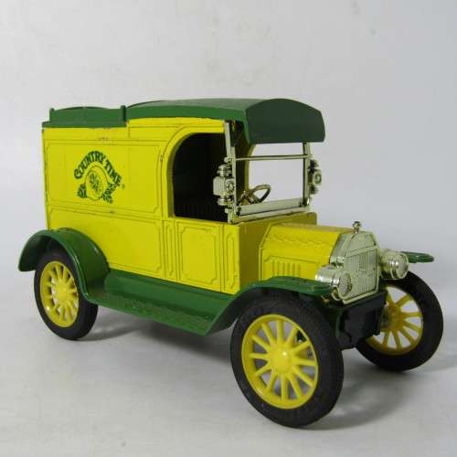 ERTL 1913 Ford Model T van die-cast model - wheels repaired