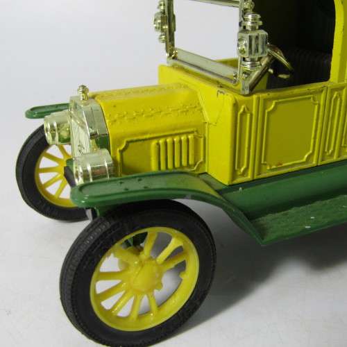 ERTL 1913 Ford Model T van die-cast model - wheels repaired