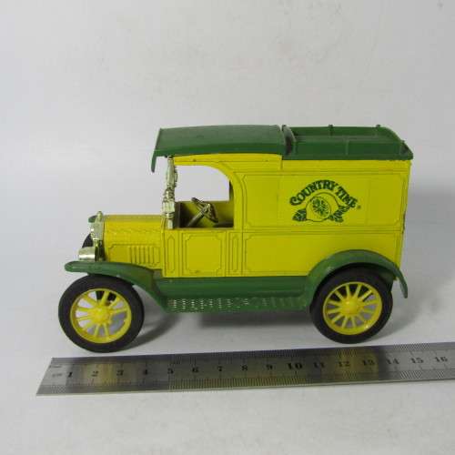 ERTL 1913 Ford Model T van die-cast model - wheels repaired