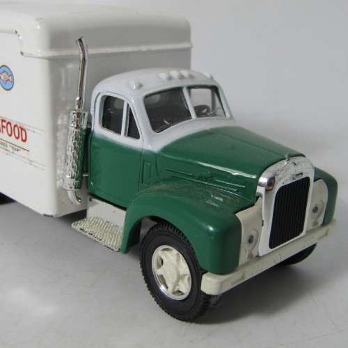 Vitesse Mack B-Series fridge truck - Norman Brothers Produce - scale 1/43