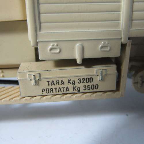 RIO Fiat Autocrarro 18BL model truck - scale 1/43 - some pieces missing - wheels damaged
