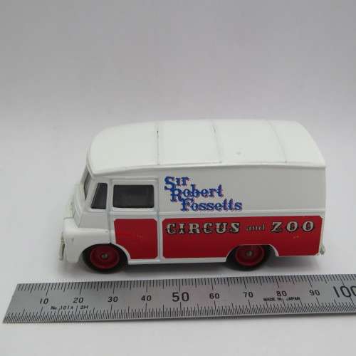 Lledo Days Gone Morris LD Van - Sir Robert Fossetts circus and Zoo
