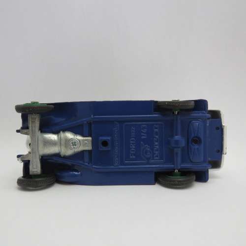Eligor 1932 Ford Ambulance die-cast model van - Scale 1/43