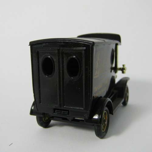 Lledo Days Gone Ford Model T tanker -Schiffer publishing - DG 6