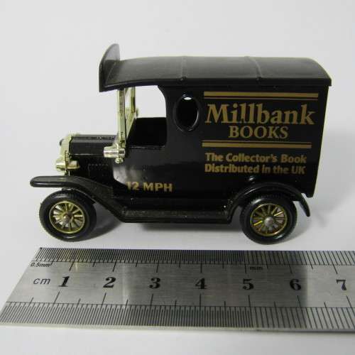 Lledo Days Gone Ford Model T tanker -Schiffer publishing - DG 6