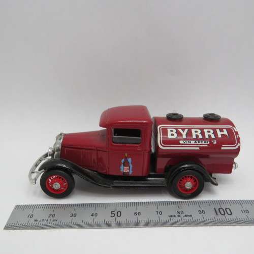 Eligor 1932 Ford Byrrh Vin Aperitif delivery tanker - Scale 1/43 - Missing tyre
