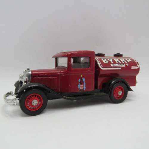 Eligor 1932 Ford Byrrh Vin Aperitif delivery tanker - Scale 1/43 - Missing tyre