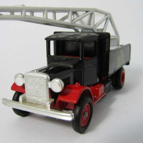 Lledo Days Gone 1934 Mack Crane truck - Tarmac - DG 40