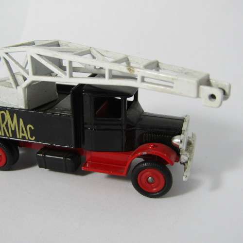Lledo Days Gone 1934 Mack Crane truck - Tarmac - DG 40