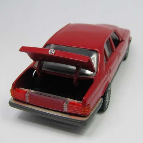 N2G Modelle No. 261 Mercedes-Benz 260 SE die-cast model car - grille trimming missing - scale 1/35