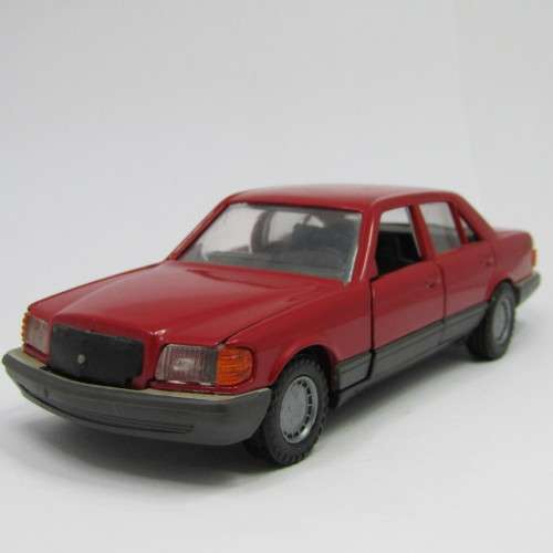 N2G Modelle No. 261 Mercedes-Benz 260 SE die-cast model car - grille trimming missing - scale 1/35
