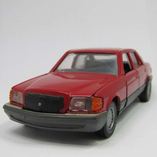 N2G Modelle No. 261 Mercedes-Benz 260 SE die-cast model car - grille trimming missing - scale 1/35