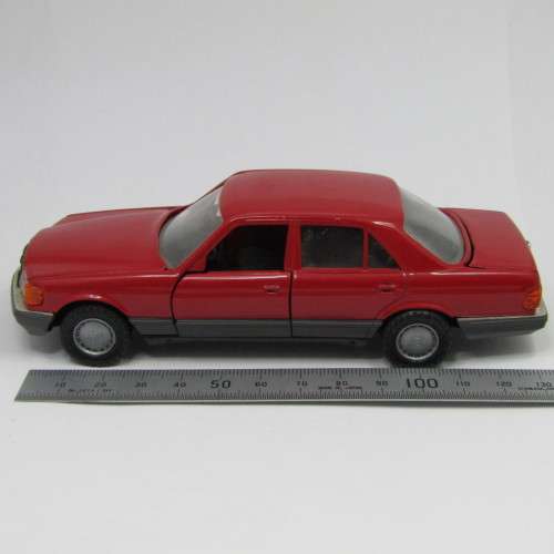 N2G Modelle No. 261 Mercedes-Benz 260 SE die-cast model car - grille trimming missing - scale 1/35