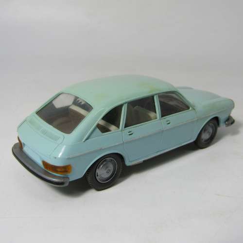 Cursor Modell 868 Volkswagen 411 plastic model car