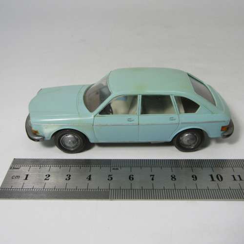Cursor Modell 868 Volkswagen 411 plastic model car