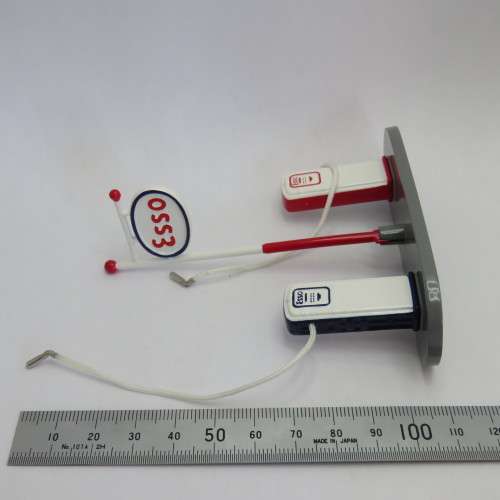 Dinky Toys # 49 D Esso Gas/Petrol pumps - Mint boxed - DeAgostini Ltd