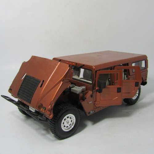 Maisto Hummer Hi model car - 10th Anniversary edition - some paint damage on roof - scale 1/18